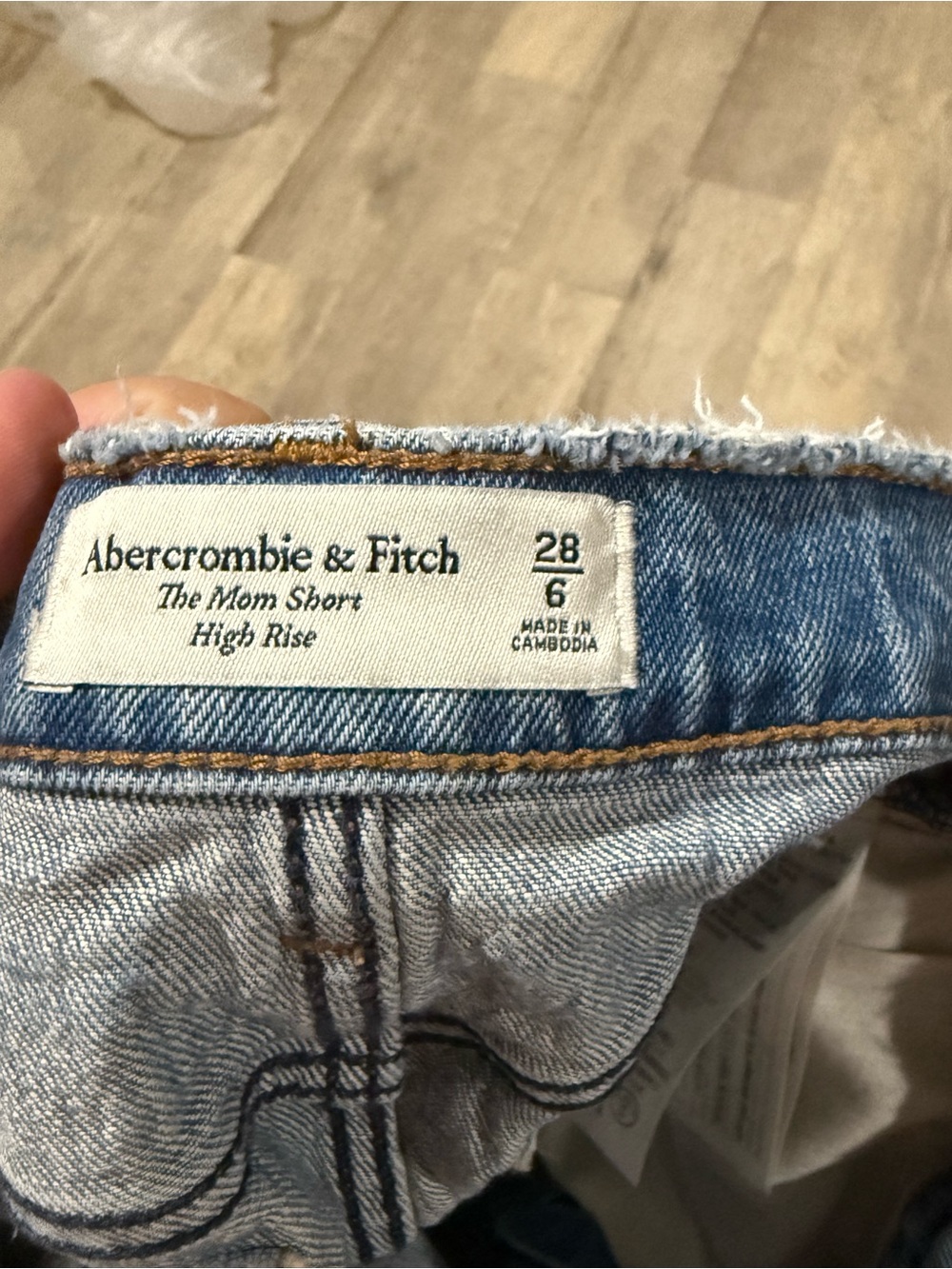 Abercrombie & Fitch High Rise Mom Short - Picture 3 of 4